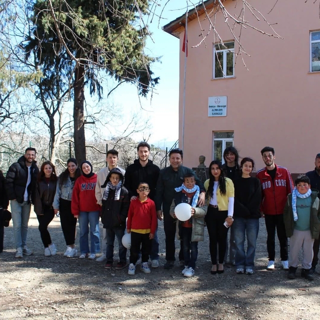 Üniversite öğrencileri köy okulunu yeniledi