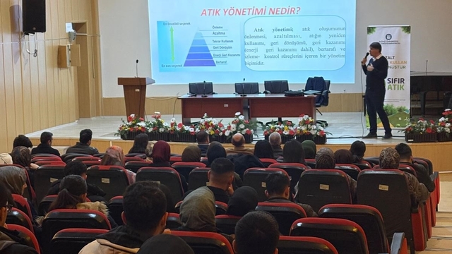 İnönü Üniversitesi'nde öğrencilere "Atık Yönetimi" farkındalık konferansı