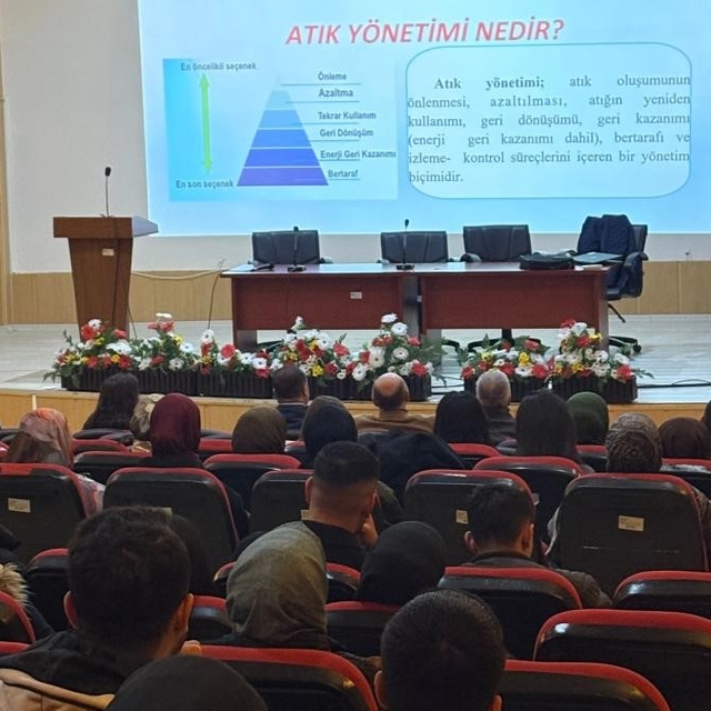 İnönü Üniversitesi'nde öğrencilere "Atık Yönetimi" farkındalık konferansı