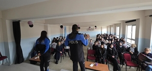 Bilecik'te 'Zorbalık değil, dostluk kazansın' eğitimi