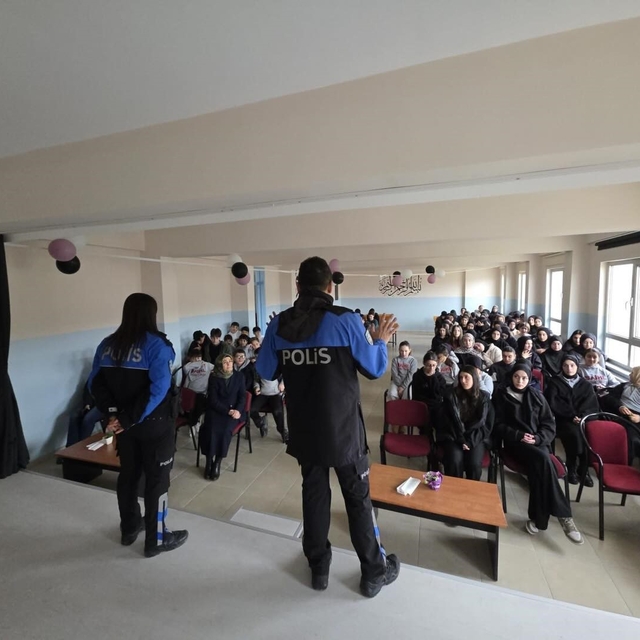 Bilecik'te 'Zorbalık değil, dostluk kazansın' eğitimi