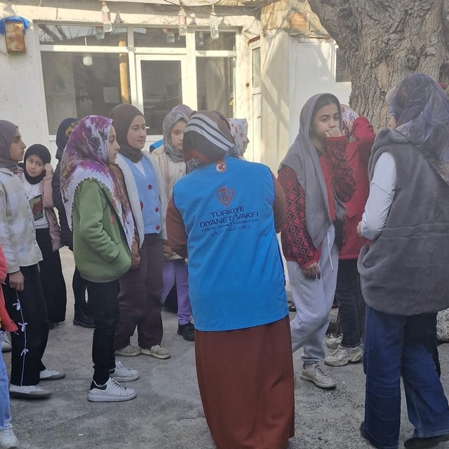 Kahta'da ihtiyaç sahibi ailelere yardımlar sürüyor