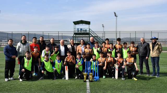 Yıldızlar kriket sahasında parladı