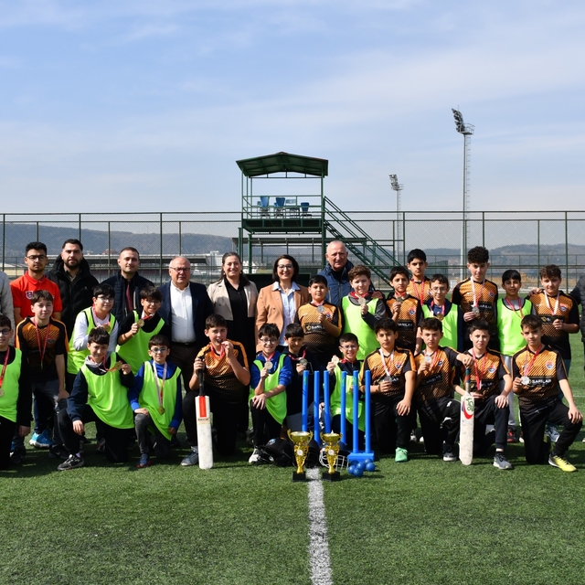 Yıldızlar kriket sahasında parladı