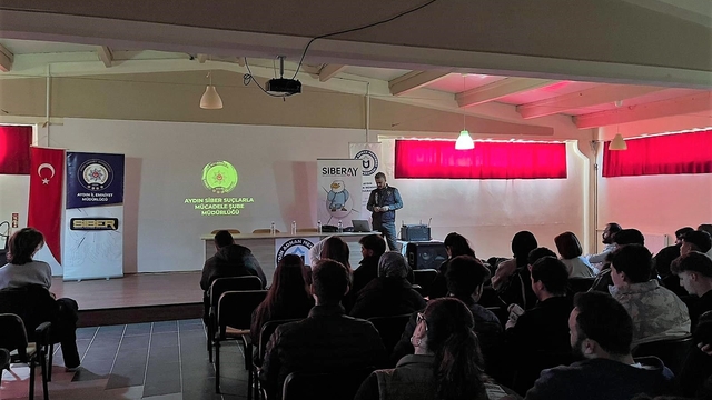 Karacasu'da üniversite öğrencilerine çevrimiçi suç unsurları anlatıldı