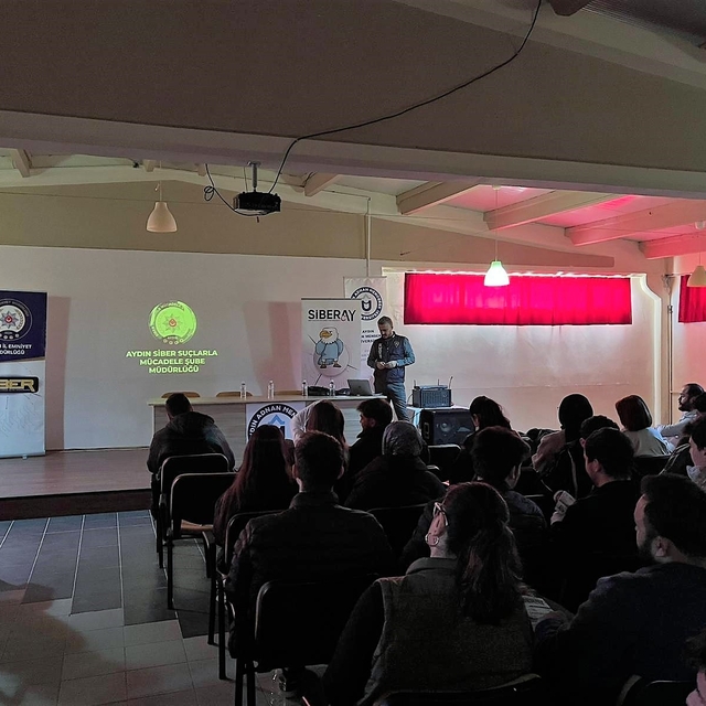 Karacasu'da üniversite öğrencilerine çevrimiçi suç unsurları anlatıldı