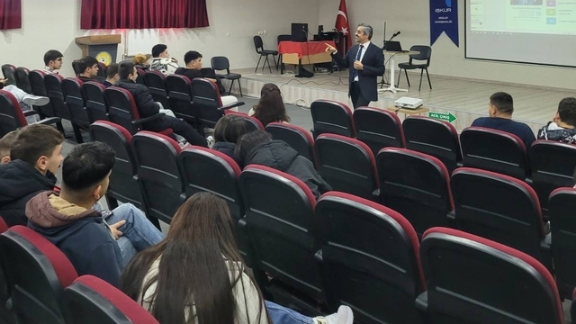 Liseli gençlere kariyer desteği