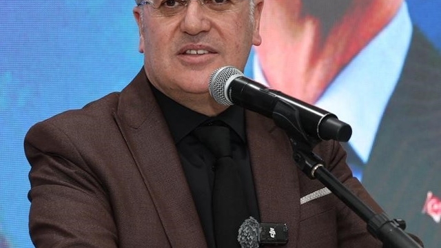 Başkan Özdoğan'dan Hacılara müjde: "2026 yılında Hacılara yatırımımız 4 milyar TL'yi bulacak"
Hacılar Belediye Başkanı Bilal Özdoğan:
"Borcumuzdan çok alacağımız var"