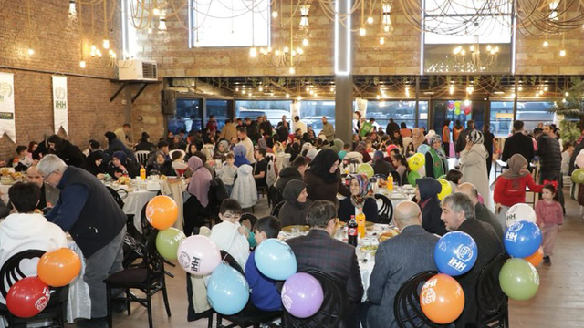 Kütahya'da yetim çocuklar iftar programında buluştu