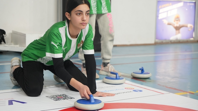 Iğdır'da öğrenciler floor curling ile tanışıyor