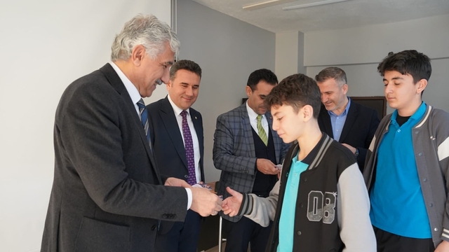 Kahta Belediyesi'nden YKS ve LGS öğrencilerine dijital destek