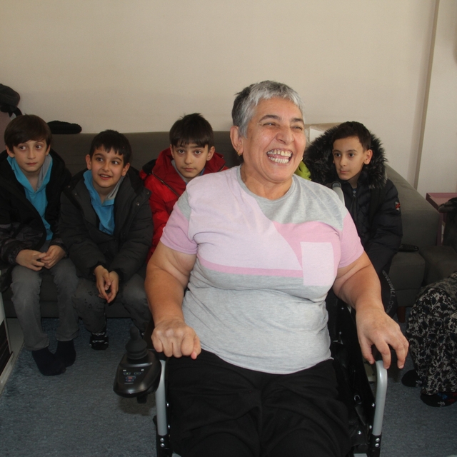 Minik öğrenciler engelli vatandaşın hayalini gerçekleştirdi