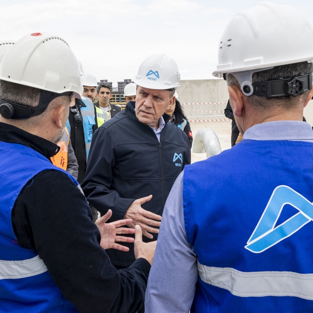 Başkan Seçer Mezitli İçmesuyu Şebekesi çalışmalarını yerinde inceledi
Seçer...
