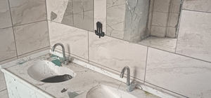 Cami tuvaleti vandalların hedefi oldu