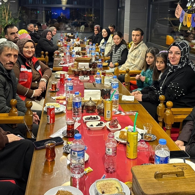 Bayburt'ta çocuklar için 'Büyük Aile Sofrası' kuruldu