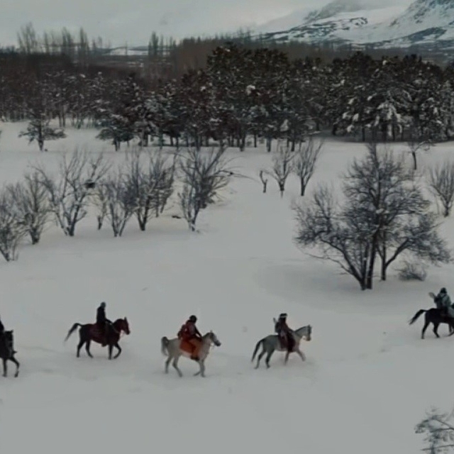 Erzincan'da sınırları zorlayan kış macerası: Atlı snowboard safarisi