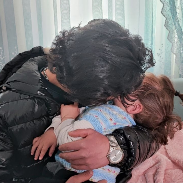 Yangından kurtardığı bebekle buluştu, duygusal anlar yaşandı