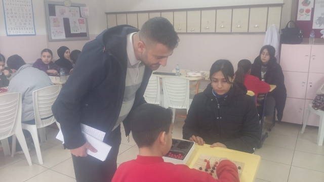 Baskil'de bir okulda akıl ve zeka oyunları kursu açıldı