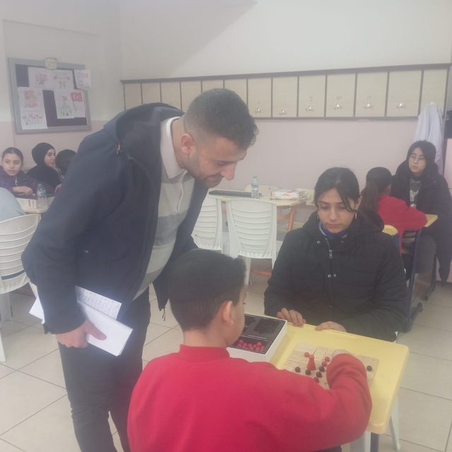 Baskil'de bir okulda akıl ve zeka oyunları kursu açıldı