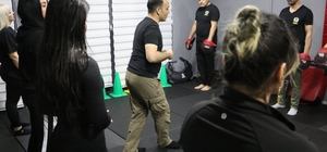 Diyarbakır'da kadınlar 'kendilerini savunmayı' öğreniyor
Diyarbakır merkezl...