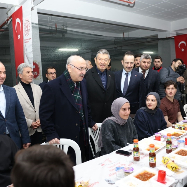 Denizli OSB, Ramazan ayında 80 bin kişiyi aynı sofrada buluşturuyor
Denizli...