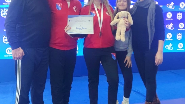 Manisalı eskrimci Berra Kürek Avrupa ikincisi oldu