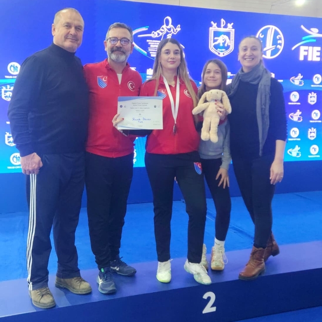 Manisalı eskrimci Berra Kürek Avrupa ikincisi oldu