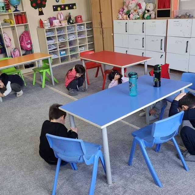 Deprem anında hayat kurtaran kuralları öğrendiler