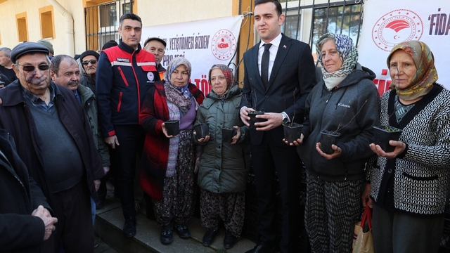 Üreticilere ücretsiz fidan dağıtımı yapıldı