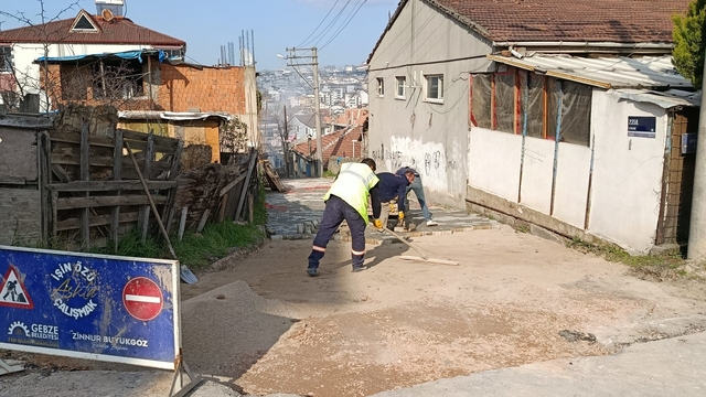 Gebze'de 3 sokakta parke ve bordür çalışması yapıldı
