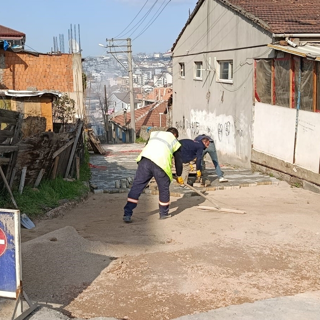 Gebze'de 3 sokakta parke ve bordür çalışması yapıldı