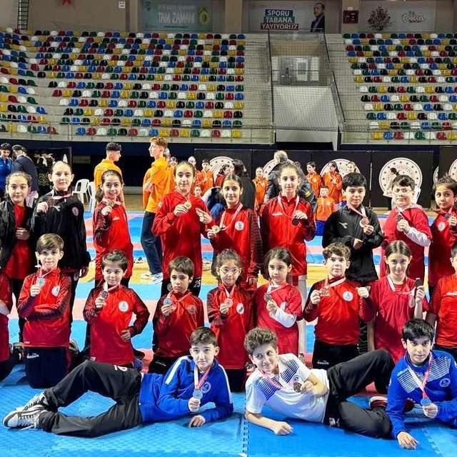 Körfezli karateciler il seçmelerinde 20 madalya kazandı