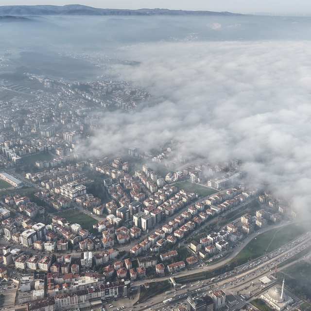Sis Bursa'nın yarısını yuttu
Bursa'nın yarısı sisli, yarısı güneşli
Film sa...