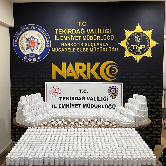 Tekirdağ'da torbacının zulasından 81 bin 700 sentetik ecza çıktı