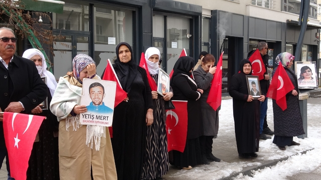 Vanlı anne: "Artık çocuklarımızı gömmeyelim, silahlarımızı gömelim"