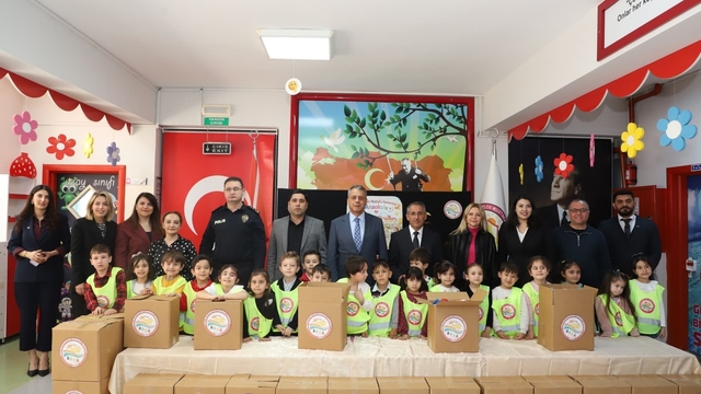 Aksu'da miniklerden büyük dayanışma: 51 Ramazan kolisi ihtiyaç sahiplerine ulaştırılacak