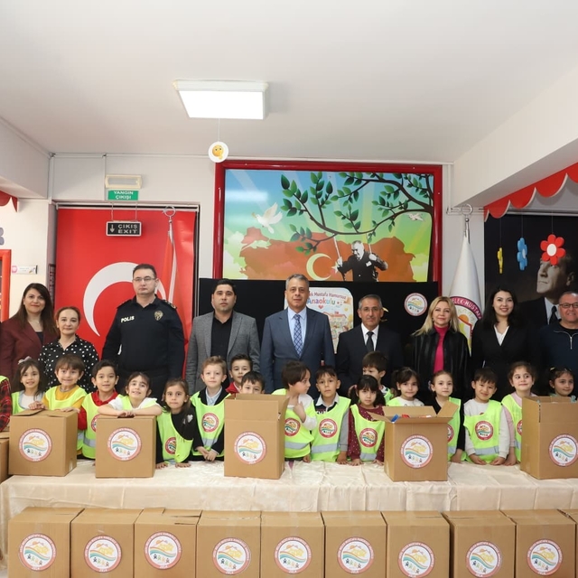 Aksu'da miniklerden büyük dayanışma: 51 Ramazan kolisi ihtiyaç sahiplerine...