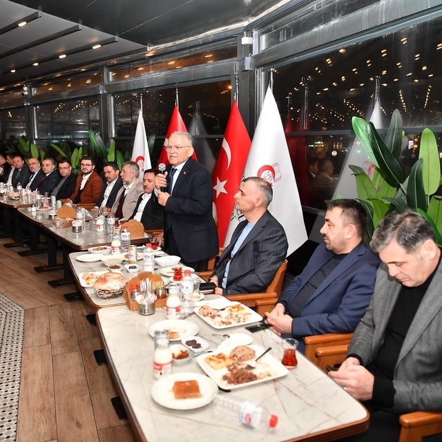 Başkan Büyükkılıç iftar sofralarında
