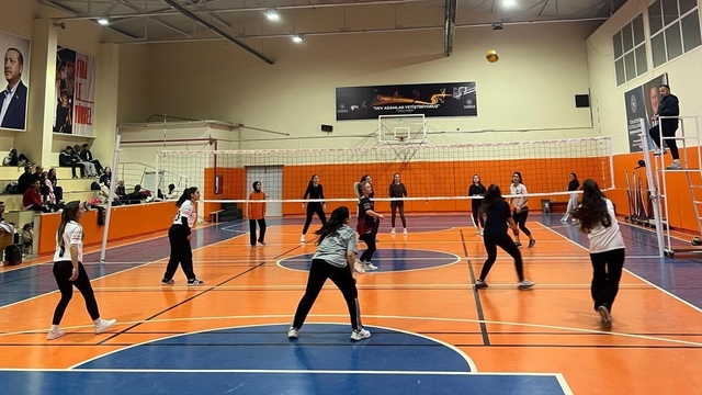 Selendi'de 8 Mart Dünya Kadınlar Günü'ne özel voleybol turnuvası