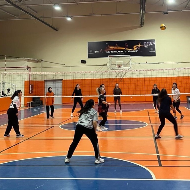 Selendi'de 8 Mart Dünya Kadınlar Günü'ne özel voleybol turnuvası