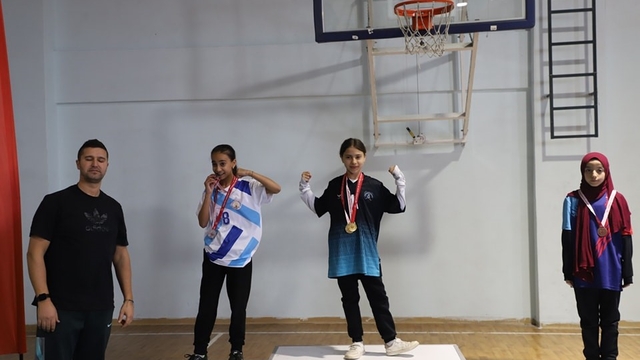 Kütahya'da 'Küçükler Bilek Güreşi İl Birinciliği' tamamlandı