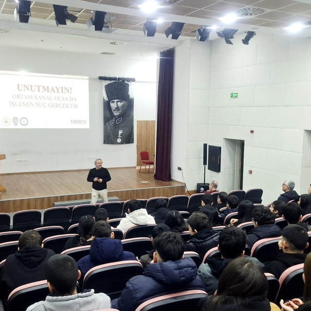 Selçuk'ta lise öğrencilerine güvenli internet semineri