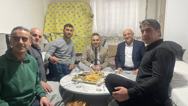 Vezirköprü Belediye Başkanı Gül mahalle iftarlarında vatandaşlarla buluşuyor