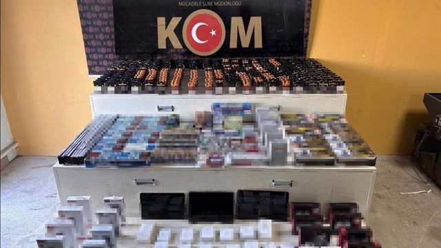 Sakarya'da kaçak sigara operasyonu; 3 gözaltı