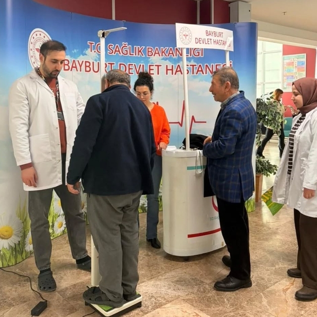 Bayburt'ta vatandaşlar sağlıklı yaşam ve obezite konularında bilgilendirild...