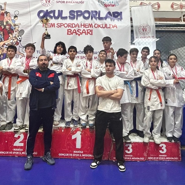 Alaşehirli karatecilerden 67 madalyalık büyük başarı