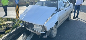 Hastane kavşağında yine kaza: Tofaş kağıt gibi katlandı