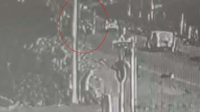 Beton mikserinin çarptığı yaya öldü; kaza kamerada