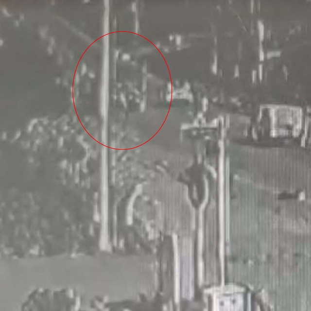 Beton mikserinin çarptığı yaya öldü; kaza kamerada