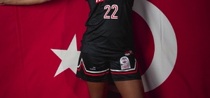 ÇİMSA ÇBK Mersin'in ABD'li basketbolcusu Burke, Türk vatandaşı oldu